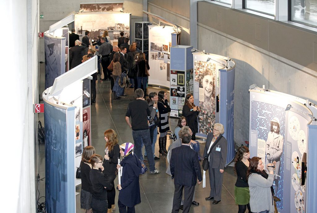 Ausstellung gesamt. © Anne-Frank-Zentrum/Mandy Kloetzer